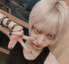 「造形美すぎ」イエモン吉井和哉の息子・吉井添、『NANA』シン＆レイラ完全再現コスプレ2ショに「二次元超え」の声