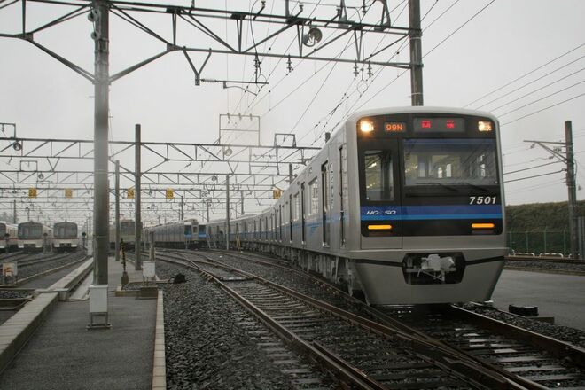 X閲覧回数1400万回超、電車から手を出す乗車客に撮り鉄「激怒」も“キケン行為”も大物議 鉄道会社「状況次第では損害賠償もありえる」の画像