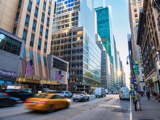 「年収4000万円なのに」小室眞子さん圭さん夫妻、特定されたベビーカーの“庶民派なお値段”に驚きと好感の画像