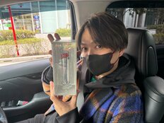 「ワクワクしてかじってみたんですが…」10万円の「うまい棒」を“開けた”購入者に直撃取材 「感触に思わず感動」の瞬間