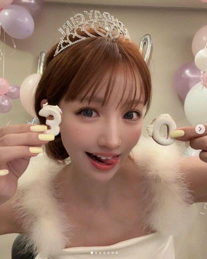 「メチャクチャかわいい」三上悠亜、ガーリーなフリル水着で夜景きらめくナイトプールを満喫！の画像