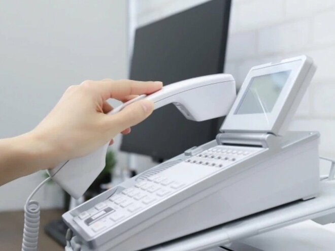 電話は新人が取るものですか?