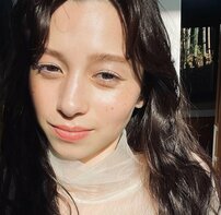 中条あやみ、ホクロも隠さぬ“ナチュラルメイク顔面”が美しすぎる！デコ出しドアップショット公開