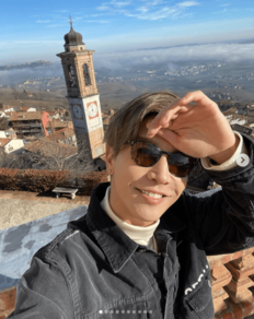 「なんか色気すごい！」岩田剛典、黒髪イメチェン＆胸筋チラ見えの“燃え尽き近影”に反響「たまらん」「流石に黒髪やばすぎ」