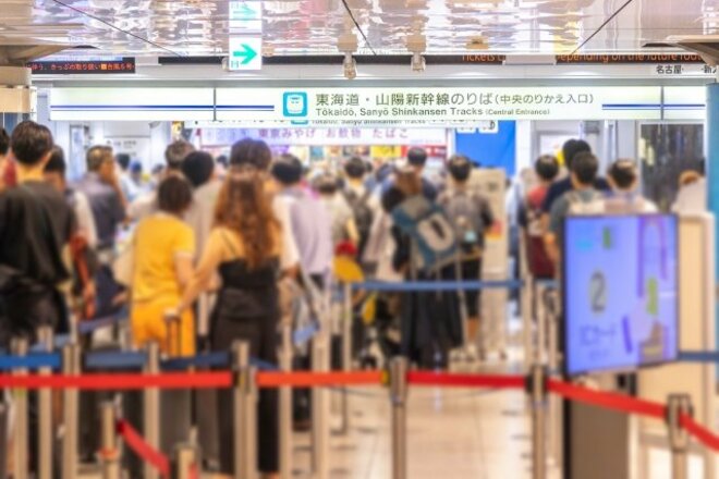 夏休みは“暑さと混雑でイライラ”クレーマーも出現、30～50代男女が「公共交通機関で見かける迷惑な人」【第4位以下】の画像