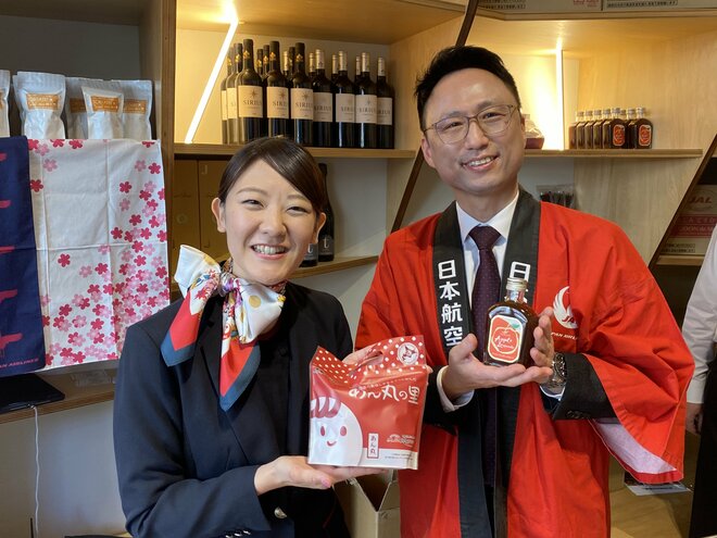 客室乗務員が制服姿で“おもてなし” JALが東京・麻布十番に期間限定カフェを開店 発案者が語る「開店秘話」の画像