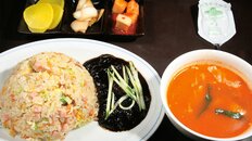 【東京・三河島】韓国式中華料理で味わう“チャーハン”　「韓国料理 世味」の味変も楽しい一皿