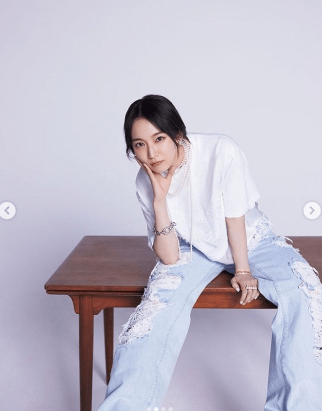 「肌見せ率が高い」吉岡里帆、美脚全開＆ヘソ出しショットで『sweet』初カバー報告「りほちゃんのおへそレアだ」の画像