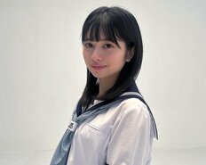 主演ドラマで「妊娠する女子高生」役に挑む桜田ひより、大胆な肌見せ衣装でマシュマロボディの魅力全開