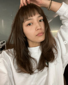 「どこからどう見たって美人でかわいい」川口春奈“Y2Kギャル”に別人級激変！『NYLON』オフショに「本当に同じ星で生まれてる？」