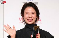 「解せぬ」“業者級大量荷物”空港写真に妹が反論の高木菜那、“冬季五輪でNo.1株上げ感”の納得理由