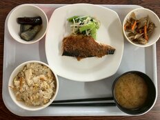 女子高生にも大人気！居酒屋、区役所食堂で食べられる「昭和の学校給食」