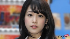 鷲見玲奈、スラリ脚炸裂のミニ丈スカートゴルフウェア姿に「17才の女子高生かしら？」子育てに奮闘するママの顔も