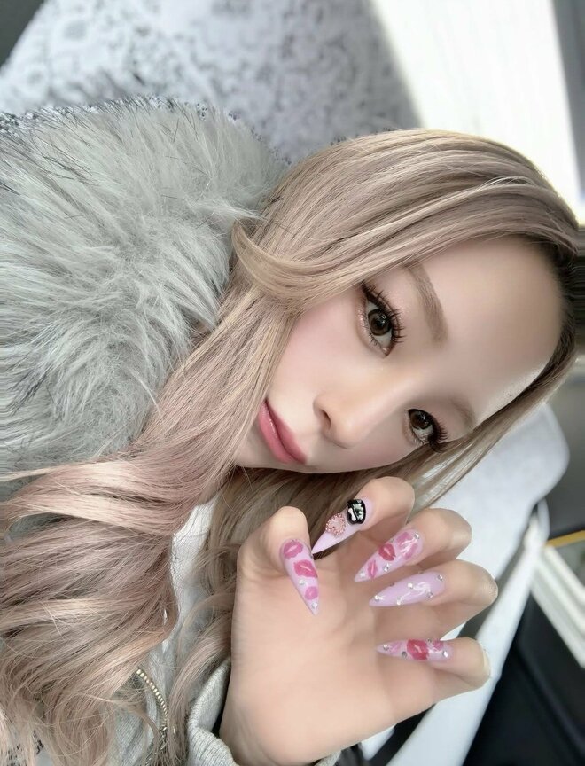 『ラヴ上等』で知名度上昇中、鈴木ユリアの「重大発表」に祝福の声　“腕タトゥー＆美太もも”のぞくアー写公開の画像