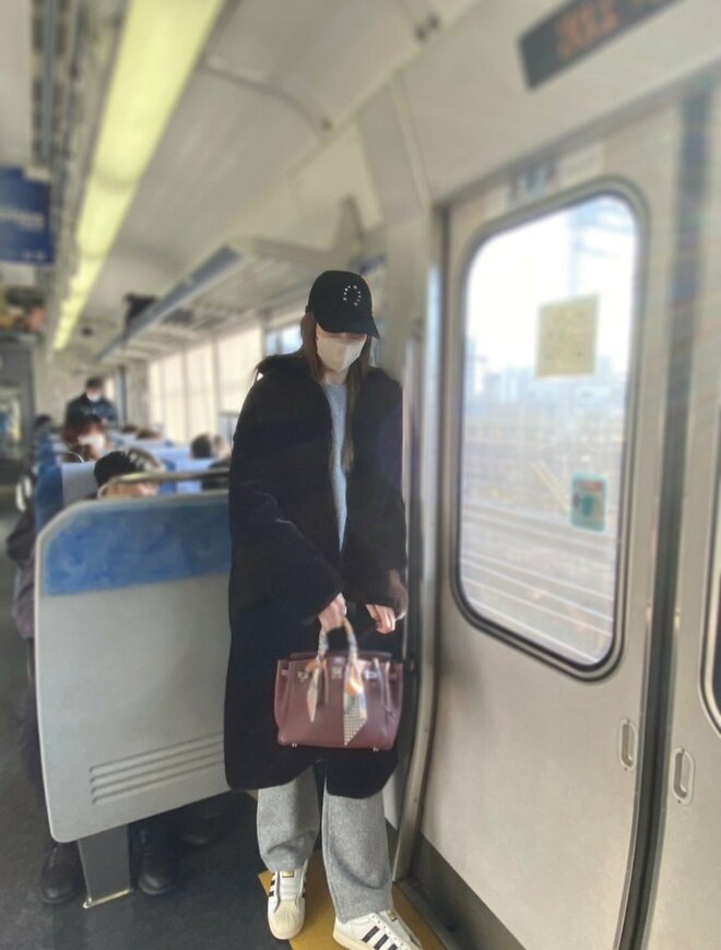 観月ありさのプライベート“お忍び姿”に騒然　山下智久、川口春奈ほか…電車移動を明かした大物芸能人たちの画像