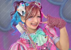 「体細くて泣ける」神木隆之介とCM共演の超人気ギャルしなこ、“姫ギャル＆IVEふう美脚全開姿”が沸騰