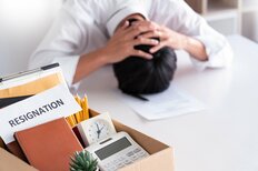 「仕事をすぐに辞めたくなる理由」ランキング、"給料・待遇"よりも「辞めたくなって当然」なのは【第4位以下】
