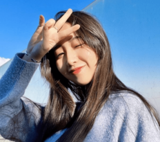 「細くないですよ」発言で賛否のCocomi、黒のミニボトム＆透けタイツ姿で異次元スタイル披露！