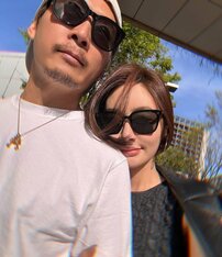 「歌声もかわいい」第5子妊娠中の元EXILE・黒木啓司の妻・宮崎麗果が伸びやかな美声披露 宇多田ヒカルのMVをオマージュ