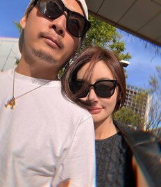 「歌声もかわいい」第5子妊娠中の元EXILE・黒木啓司の妻・宮崎麗果が伸びやかな美声披露 宇多田ヒカルのMVをオマージュ