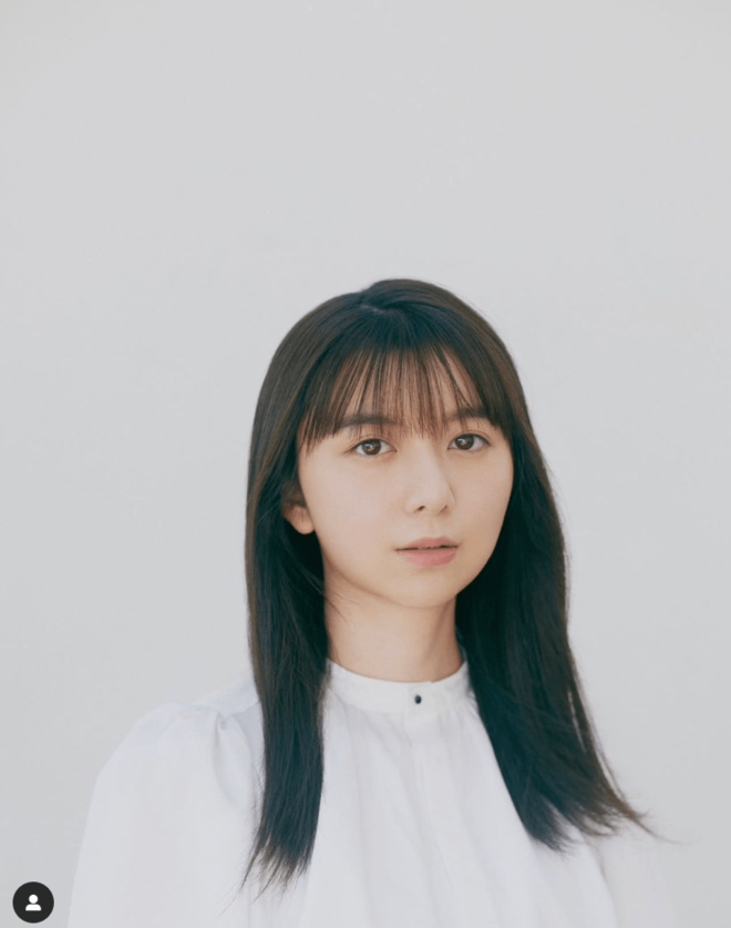 「グレたか？」上白石萌歌、ヤンキー座りでメンチ切る！『JELLY』表紙登場に反響「イケメン」「鋭い目つきも素敵です！」の画像