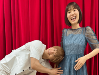 妊娠中のフジ山崎夕貴アナ、公衆の面前で魅せた“美背中”にファン釘付け！おばたのお兄さんが公開したプラべ動画に「安定の美人さん」「奥様素敵です」の声！