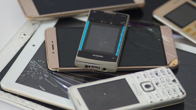 自宅に眠る「壊れたケータイ」が“隠れ資産”に…レアメタル高騰で中古スマホ市場が拡大の画像
