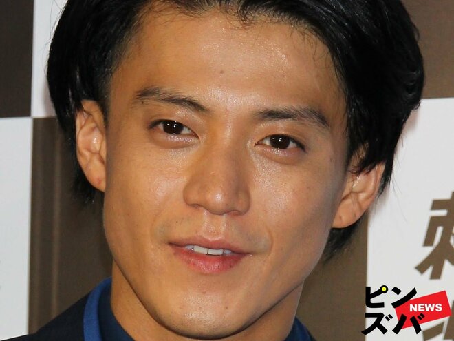 「若返ってませんか？」小栗旬41歳、片耳ピアス揺れる“爆イケ”ブラックスーツ姿で役作りのこだわり熱弁の画像