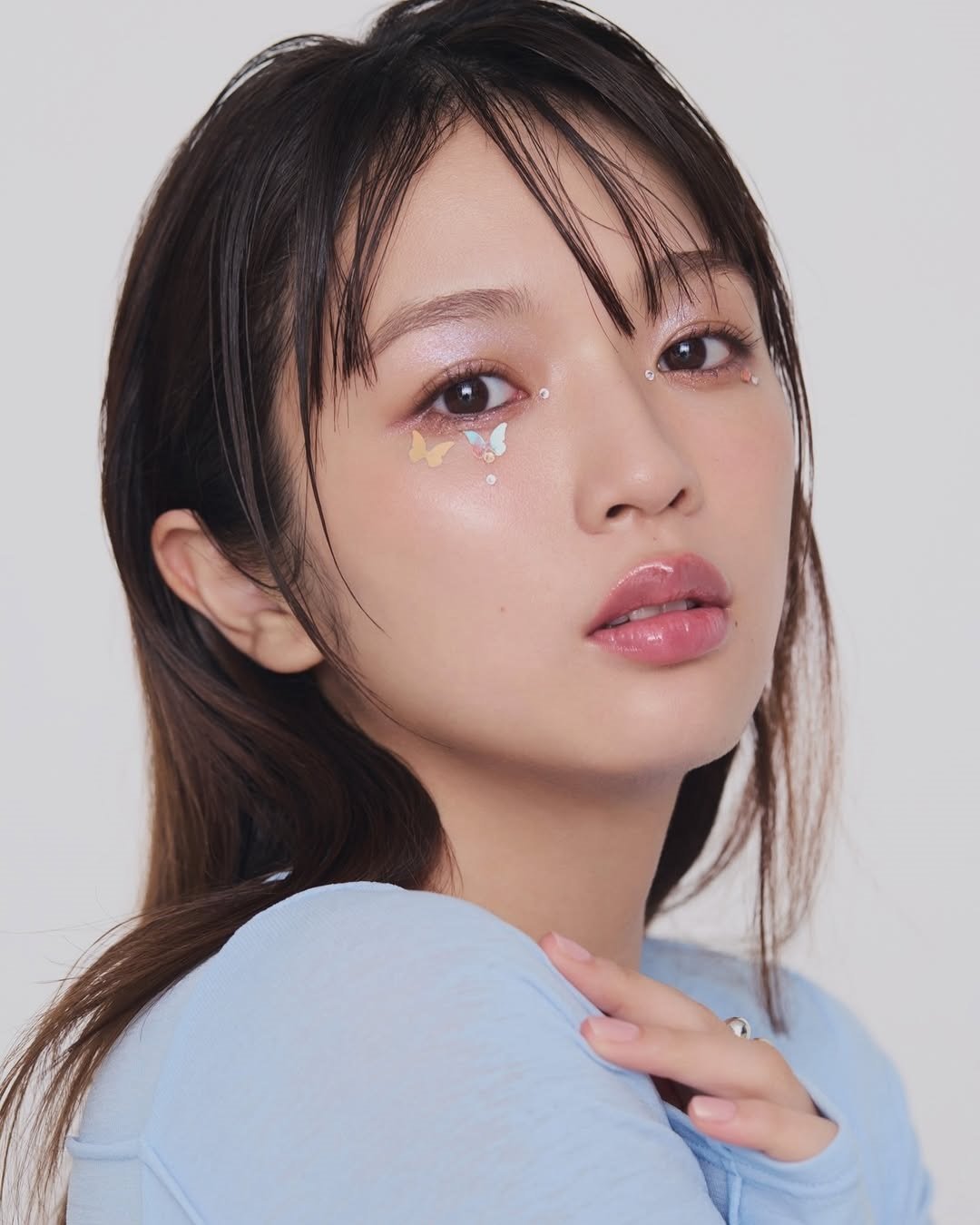 過去にRIPSLYMEメンバーと不倫で炎上…芸能界から姿を消した元「Seventeenモデル」、1年ぶりの近影と近況報告「私は元気です！」｜ニュース｜ピンズバNEWS