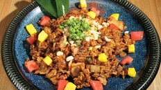 【大阪・堺筋本町】スパイスカレー店で味わう“カレー炒飯”　「HALLOGALLO」のエキゾチックな一皿