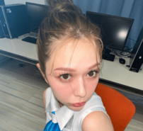 「体型の努力が凄いな」村重杏奈、スラリ美脚全開の“ダイナマイトボディ”でハッピーマインドのお裾分け！