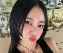「美しすぎる42歳」三代目ELLYの元パートナーMEGBABY、“不老美貌”が沸騰「サイボーグですか」の声も