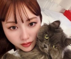 「足長ーい!遺伝子すご!」鈴木えみ、モデル級スタイル&ロングヘアの11歳長女とのプラべショット公開「20代から変わらない美貌」