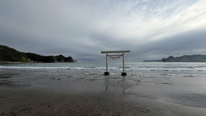 鵜原海岸の鳥居