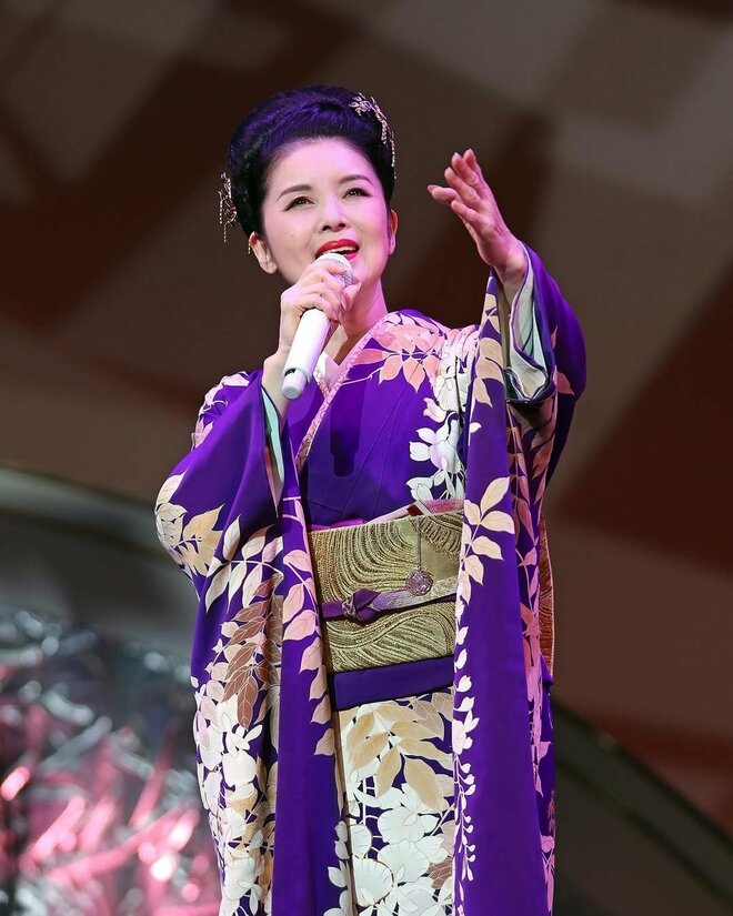 藤あや子・64歳、“ネットでポチった”猫ニット姿がティーンのよう「いつも若々しくて美しい」称賛の画像