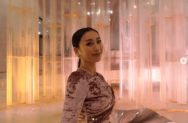 「いったい何等身ですか」アルゼンチン留学中の浅田舞、ブエノスアイレスでのセレブ感漂うドレス姿に「顔ちっちゃ　スタイル良すぎ」の画像