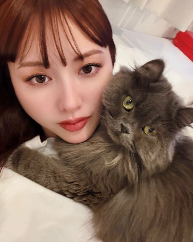 「足長ーい！遺伝子すご！」鈴木えみ、モデル級スタイル＆ロングヘアの11歳長女とのプラべショット公開「20代から変わらない美貌」の画像