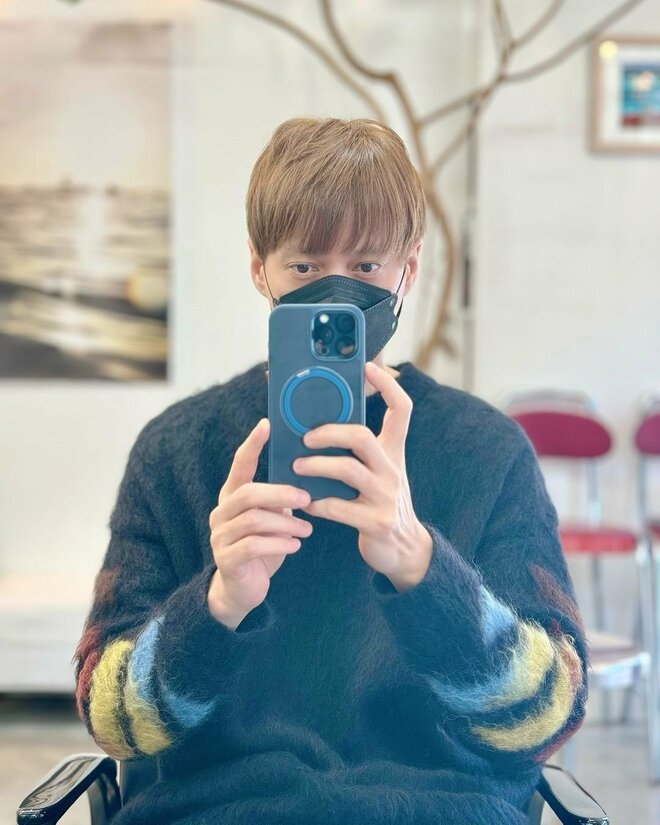 「ズルいほどにカッコいいですわ」神田沙也加さんの元夫・村田充、暗髪イメチェン姿が爆イケ！「シュッとしたわんちゃん」の画像