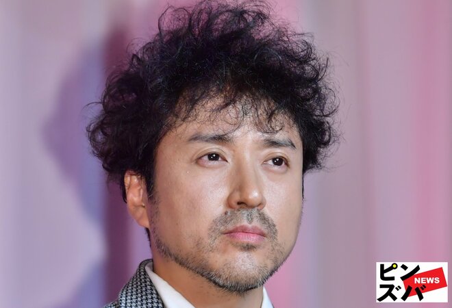「えっ！こっちが本物？」ムロツヨシ、毛髪“超少な目”変身姿が沸騰　主演作品続々で松山ケンイチ投稿も話題の画像