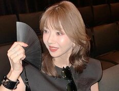 「どっかのアイドルかと」君島十和子・59歳、20代長女・次女との美の競演ショット「三姉妹にしか見えない」の声も
