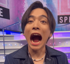 「生田斗真に見える」優里、ギャップのあるイカつい腕タトゥー姿でカフェを満喫！