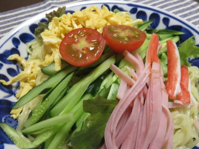 主婦が「作るのが面倒な料理」ランキング、冷やし中華を超えた“具材も工程も多い”人気総菜は【トップ3】の画像