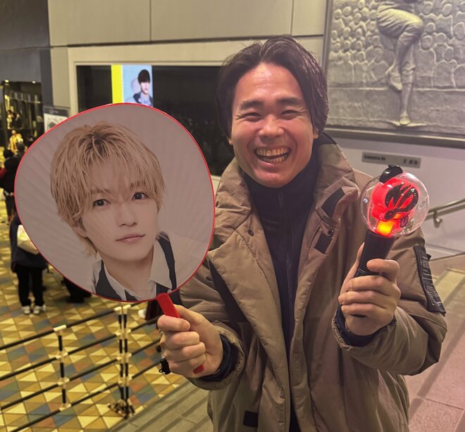 「53歳でうちわデビュー」品川祐、なにわ男子のライブ参戦を報告　赤いペンライトも持参に西畑ファン歓喜の画像