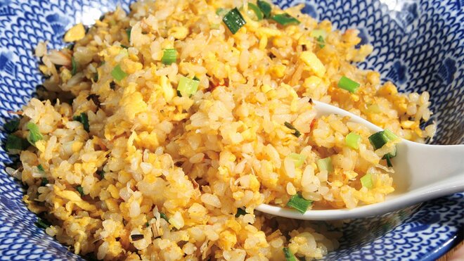 名店「四川飯店」出身の店主が作る“蟹・干し貝柱入り炒飯”　大阪・淀屋橋の達人の技術が詰まった一皿の画像