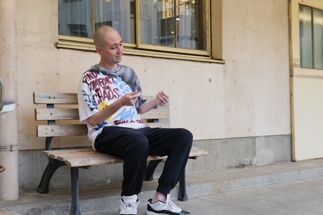 スリムクラブ内間政成　撮影：白木淳也（5/5）