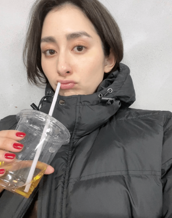 元ももクロ早見あかり、全身ブラックの“悪女ふう”コーデで印象激変！フジ『合理的にあり得ない』で見せた天海祐希とのキレキレアクションに絶賛の声の画像