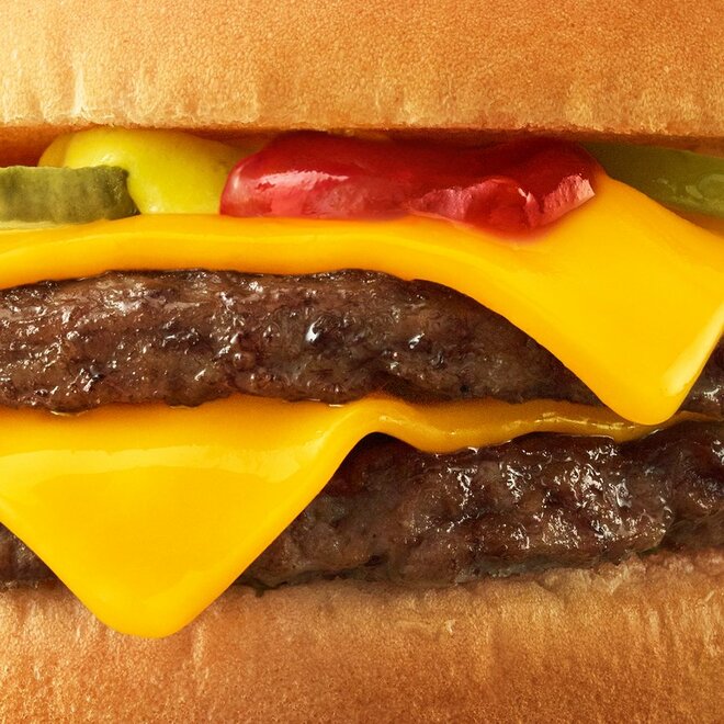 「値上げでも食べたいマックメニュー」ランキング、チーズバーガー超え「値段は気にしない」のは【第4位以下】の画像