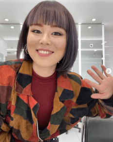 “激ヤセしてかわいくなった”と話題の元ブルゾンちえみ・藤原しおり、USJ満喫の“新年初近影”で無邪気な笑顔！