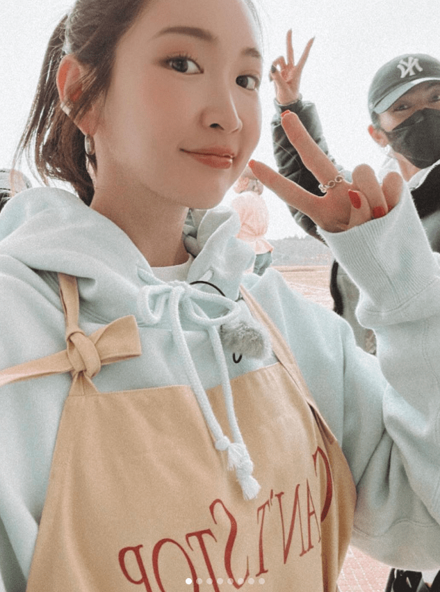 「何でも似合うのは最強です」紗栄子が大胆イメチェン！ウィンク＆キス顔で個性的な“かぐや姫カット”を披露に「めっちゃ良い！」の画像