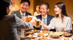 「自腹で6000円払う飲み会とか無駄じゃないですか」新入社員が社内飲みに“NO”　令和の社内コミュニケーションの最適解は？専門家解説